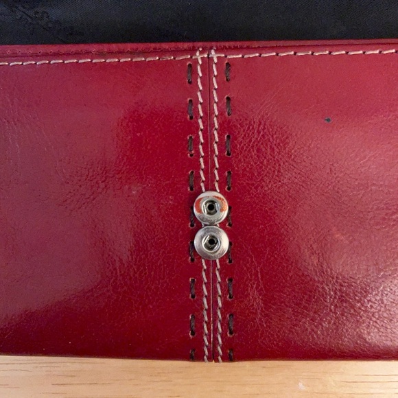 Fossil Red Leather Tri-Fold Wallet. - Picture 3 of 6